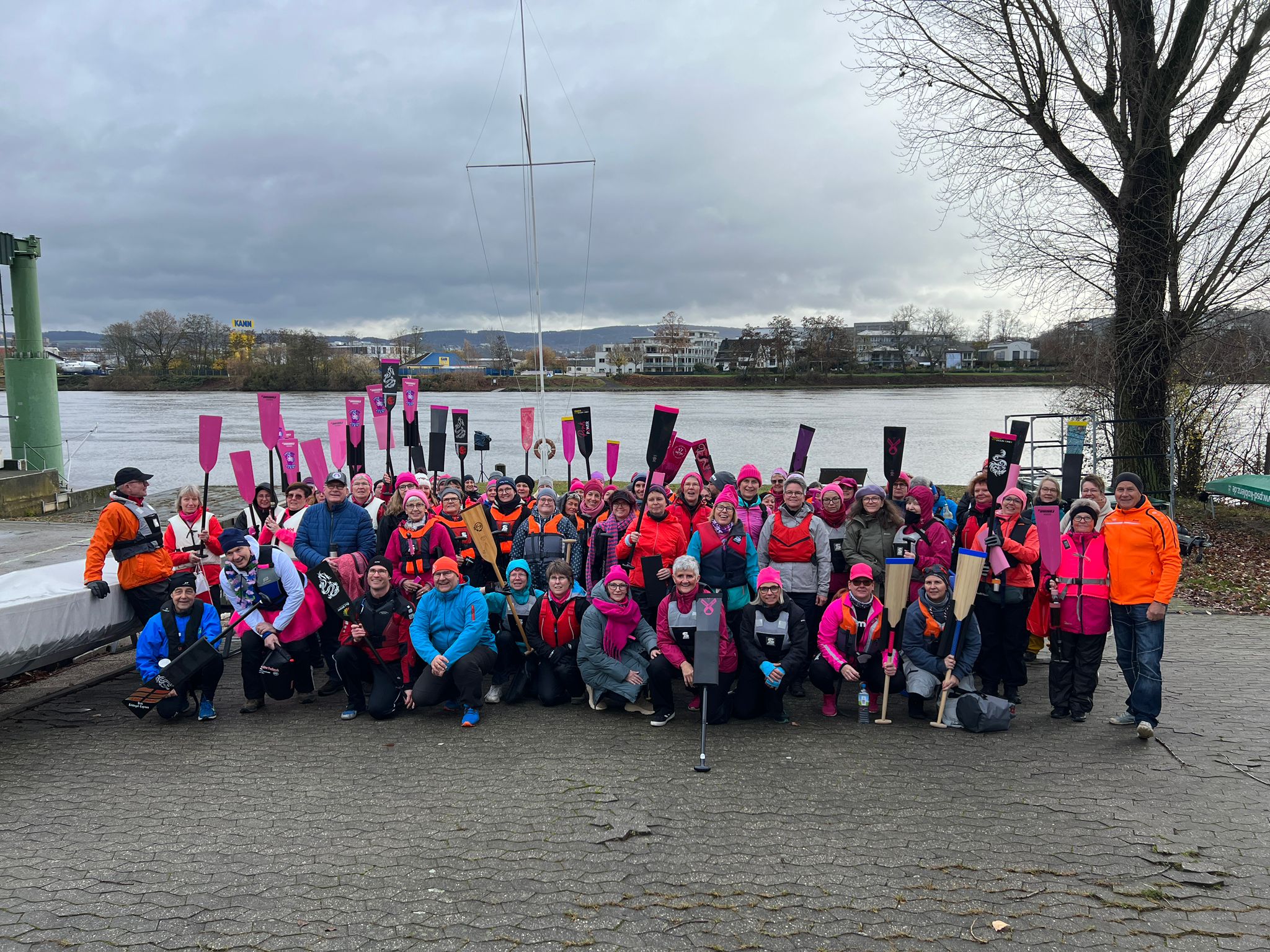 Drachenbootteam „Pink Power Kowelenz“ feierte ihren Saisonabschluss 2023
